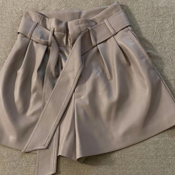 Zara faux leather paperbag shorts - Size XS - Picture 6 of 8